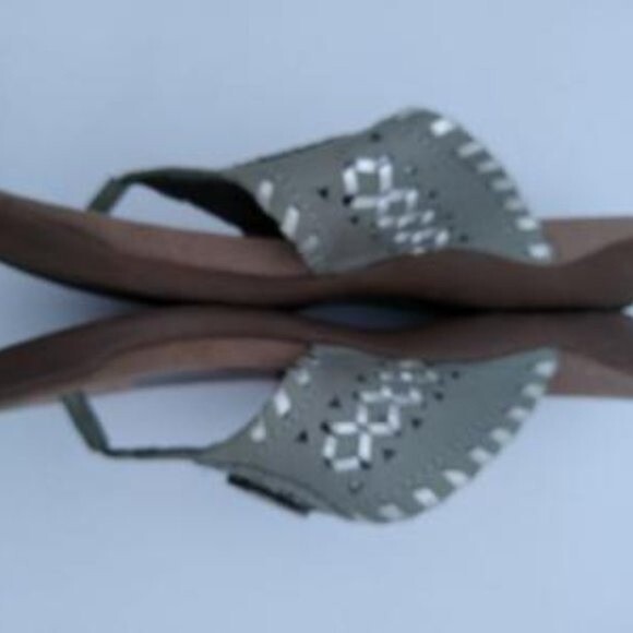 Array Moki Medallion Leather Thong Sandal Gray Women's sz 6.5 - Picture 6 of 8